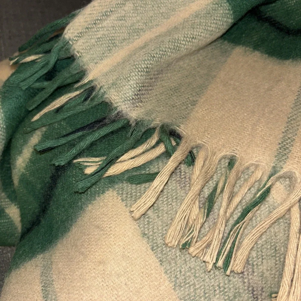 VTG FIELDCREST Green & Beige Plaid Lap Blanket 52x52 Fringe